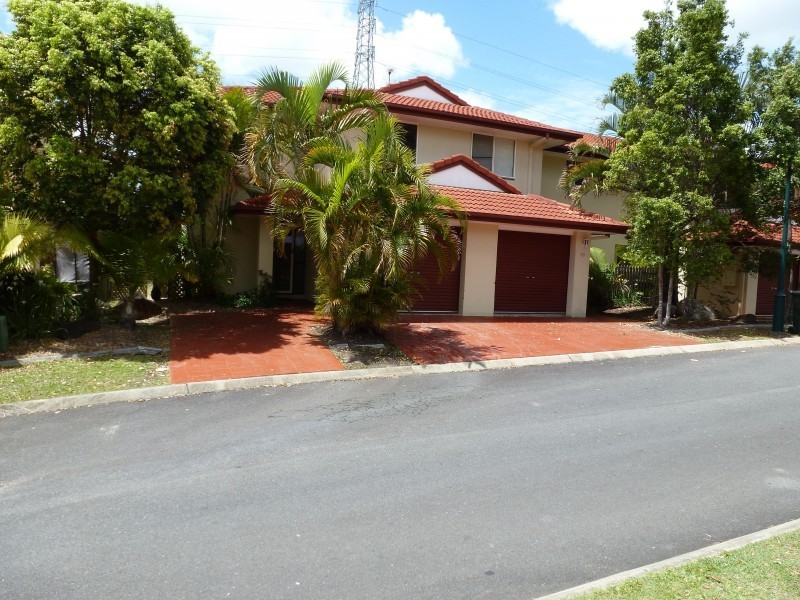 102 Alexander Drive, Highland Park QLD 4211