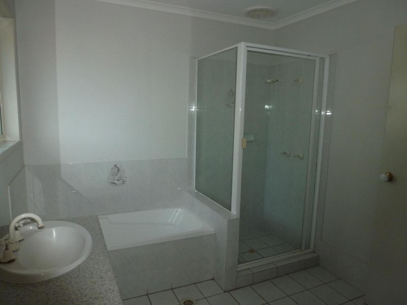 102 Alexander Drive, Highland Park QLD 4211