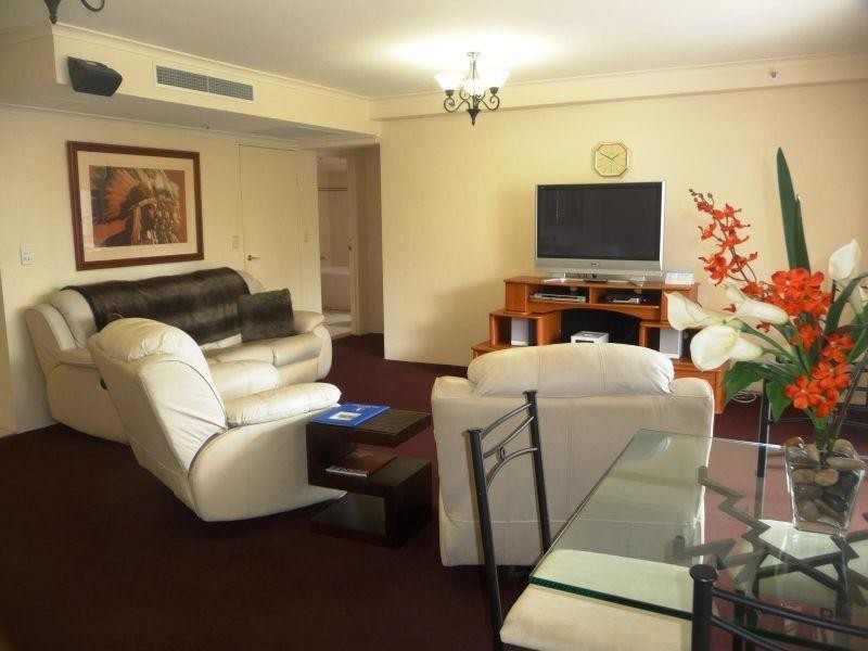 02/1-9 Hughes Avenue, Main Beach QLD 4217