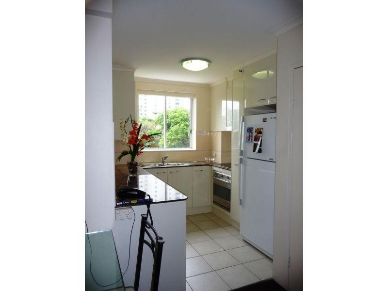 02/1-9 Hughes Avenue, Main Beach QLD 4217