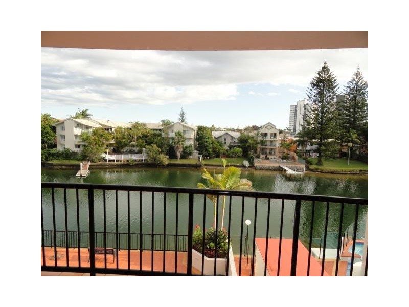 11/12 Paradise Island, Surfers Paradise QLD 4217