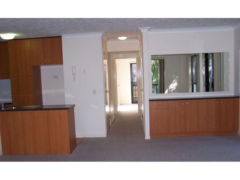 16-24 Purli Street, Chevron Island QLD 4217