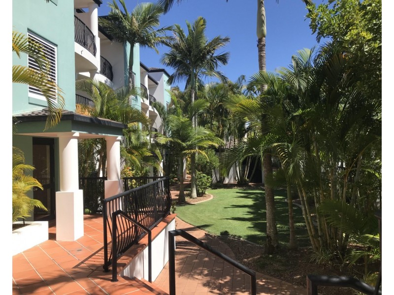 16-24 Purli Street, Chevron Island QLD 4217