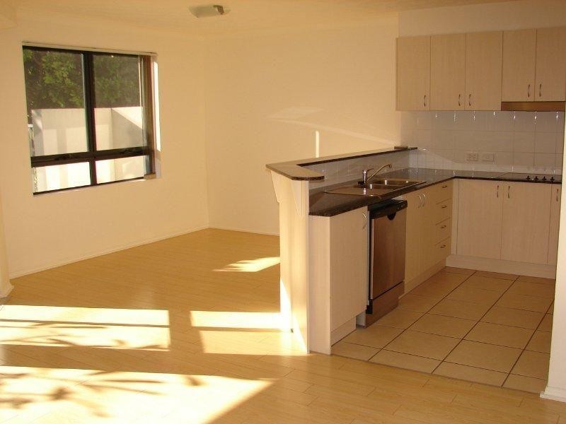 11/6 Fifth Avenue, Burleigh Heads QLD 4220