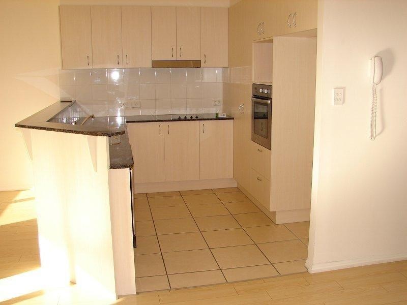 11/6 Fifth Avenue, Burleigh Heads QLD 4220