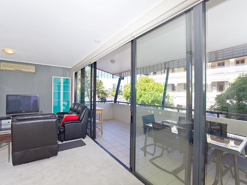 9 Sylvan Road, Toowong QLD 4066