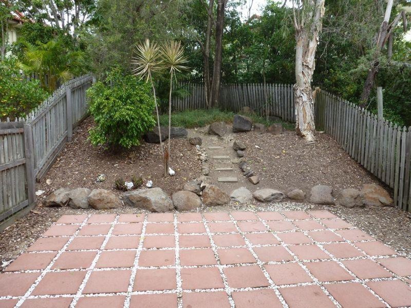 102 Alexander Drive, Highland Park QLD 4211