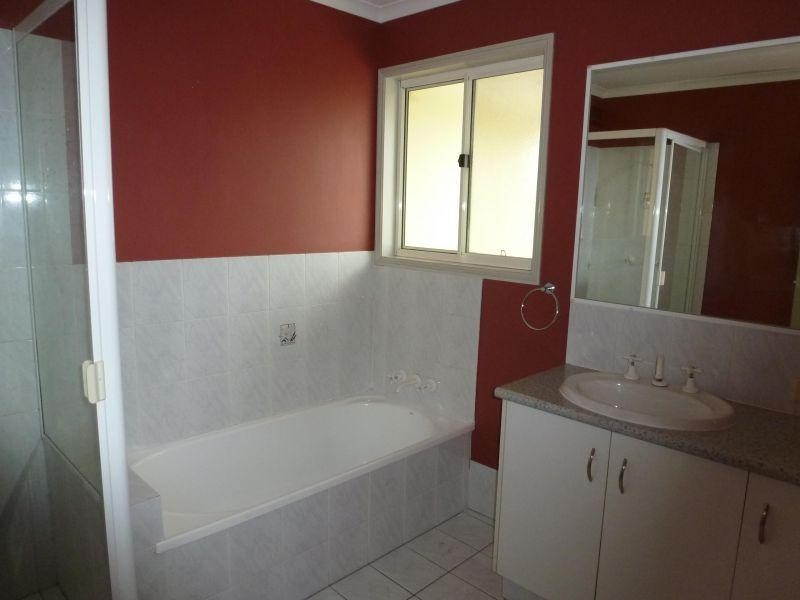 102 Alexander Drive, Highland Park QLD 4211