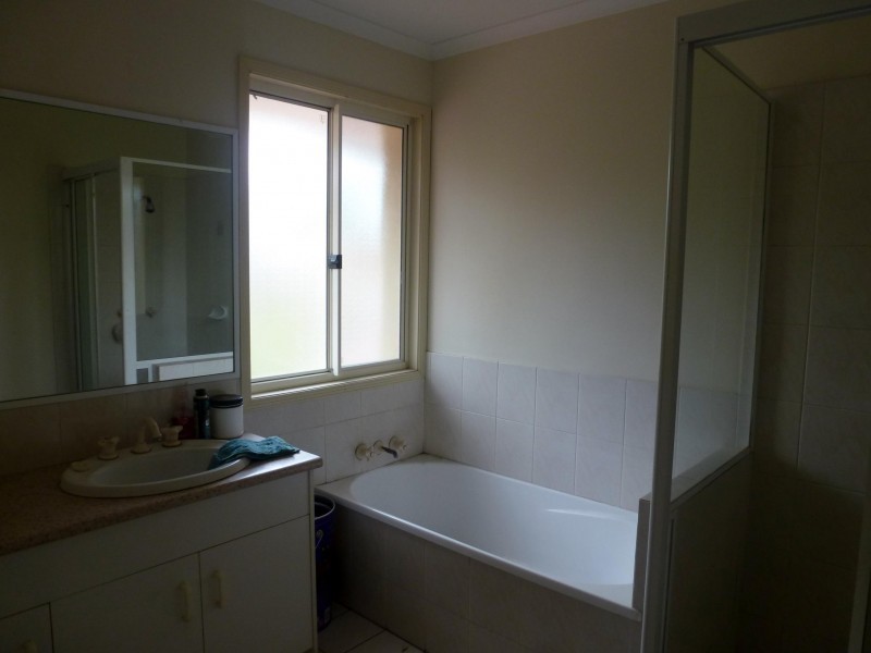 102 Alexander Drive, Highland Park QLD 4211