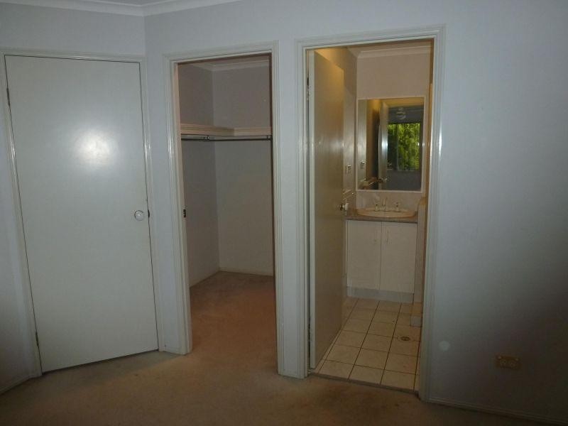 102 Alexander Drive, Highland Park QLD 4211