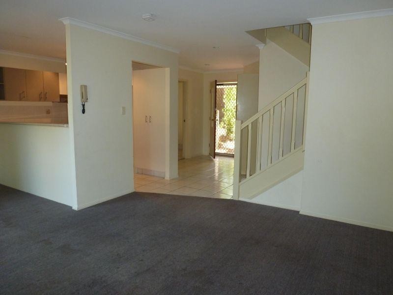 102 Alexander Drive, Highland Park QLD 4211