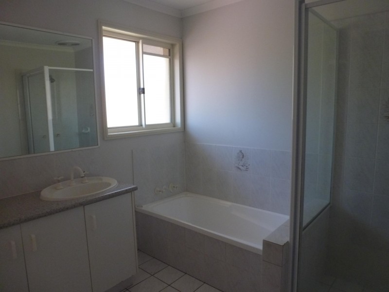 102 Alexander Drive, Highland Park QLD 4211