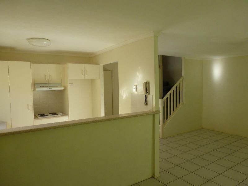 102 Alexander Drive, Highland Park QLD 4211