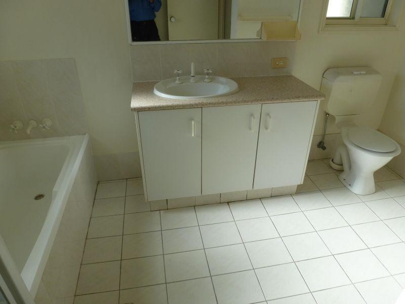 102 Alexander Drive, Highland Park QLD 4211