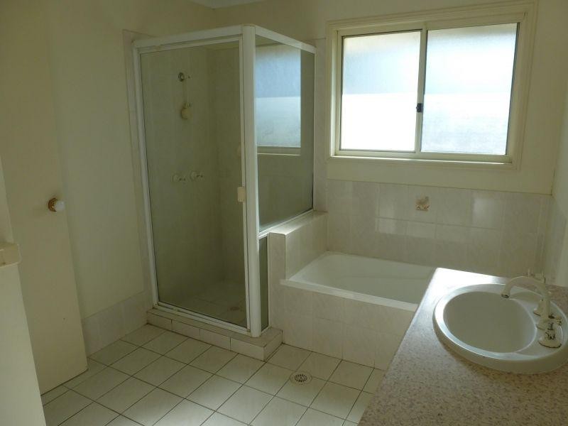 102 Alexander Drive, Highland Park QLD 4211