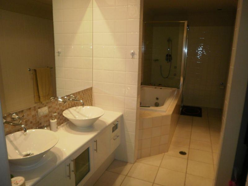 1 The Vistas Drive, Carrara QLD 4211