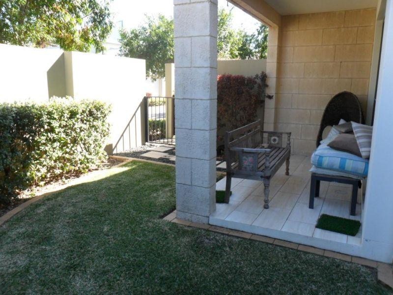 1 The Vistas Drive, Carrara QLD 4211