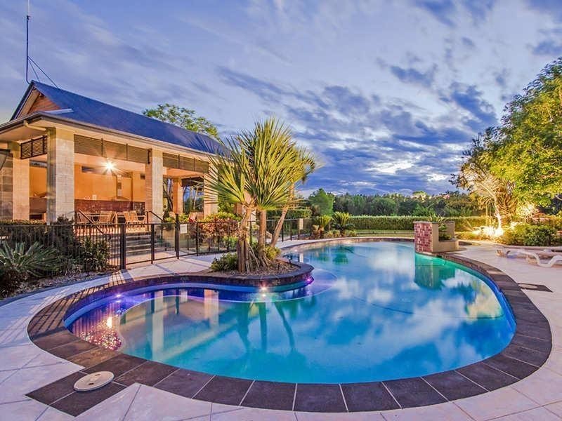 1 The Vistas Drive, Carrara QLD 4211