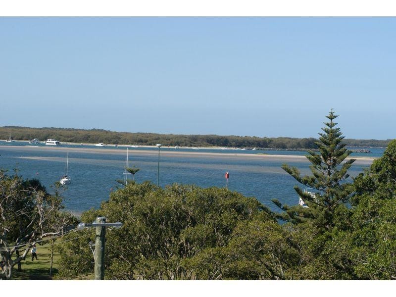 212 Marine Parade, Labrador QLD 4215
