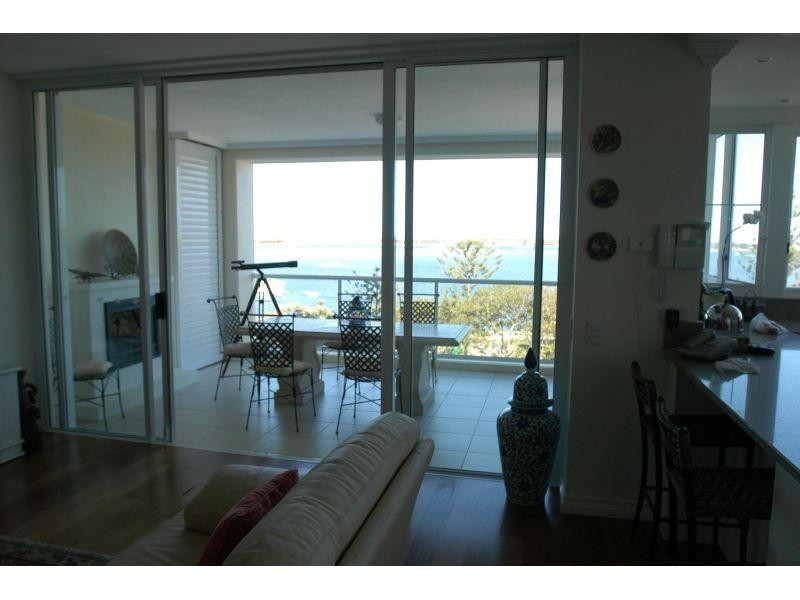 212 Marine Parade, Labrador QLD 4215