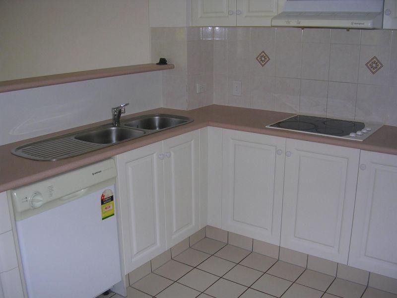 36  ALEXANDRA, Broadbeach QLD 4218