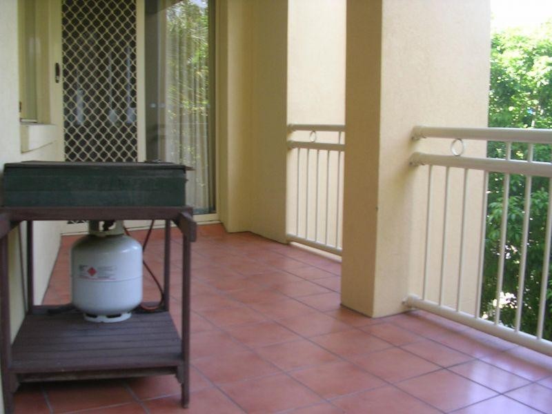 36  ALEXANDRA, Broadbeach QLD 4218