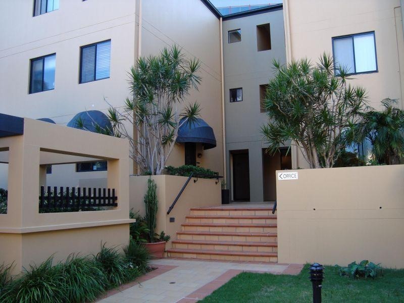 24 Slatyer Avenue, Bundall QLD 4217