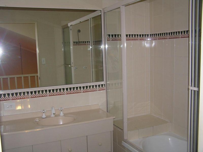 1A Alison Road, Carrara QLD 4211