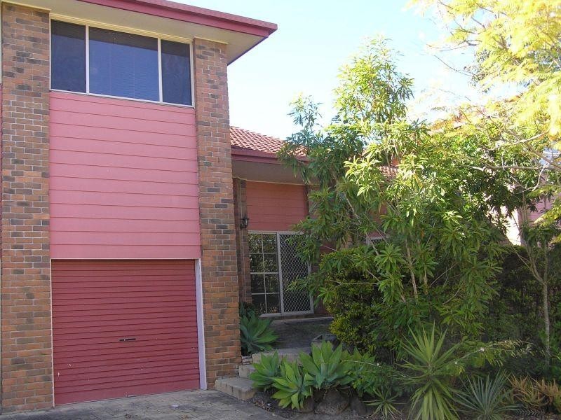 1A Alison Road, Carrara QLD 4211