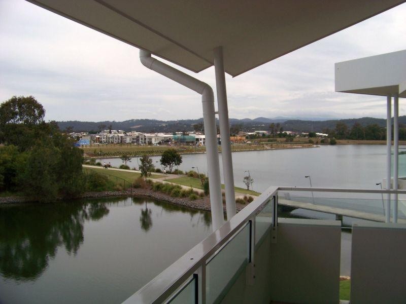 17/1 Lakefront Crescent, Varsity Lakes QLD 4227