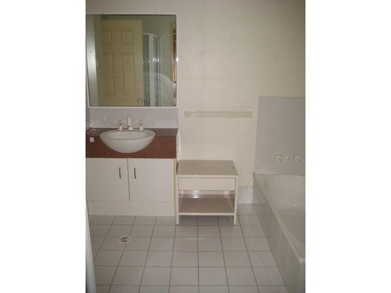 100 Racecourse Road, Bundall QLD 4217