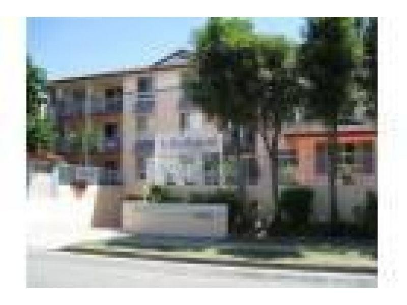 3-5 Barranbali Street, Chevron Island QLD 4217