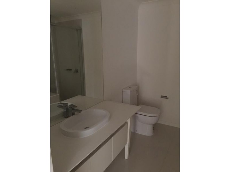 48 Easthill Drive, Robina QLD 4226