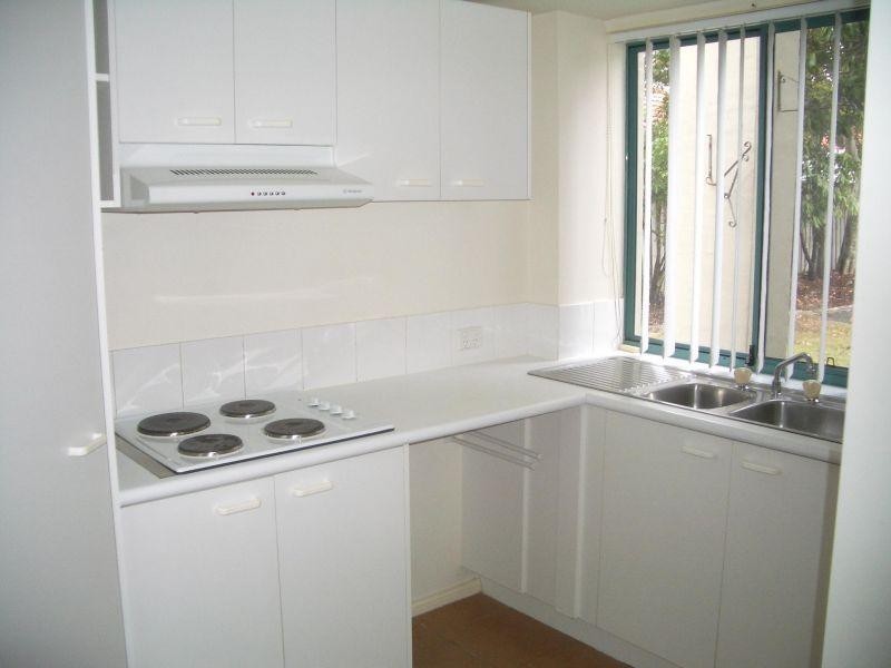 Lodge 4 Unit 9/87-91   Heeb Street, Ashmore QLD 4214