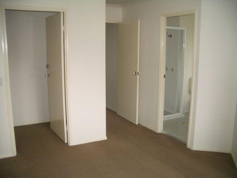 Lodge 4 Unit 9/87-91   Heeb Street, Ashmore QLD 4214
