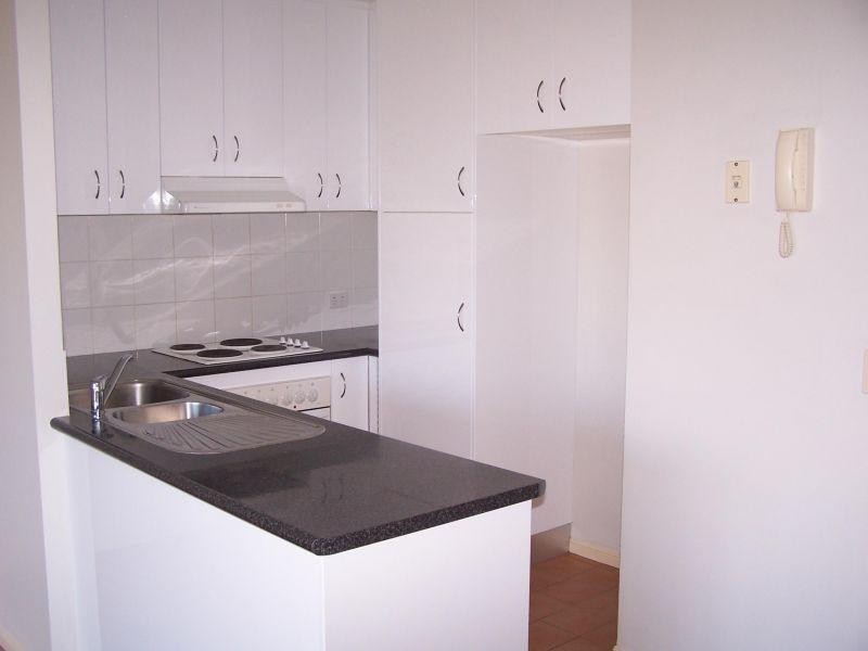 16-24 Purli Street, Chevron Island QLD 4217