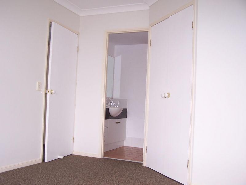 16-24 Purli Street, Chevron Island QLD 4217