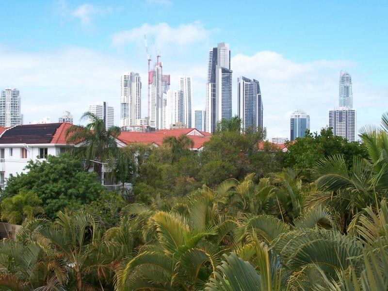 16-24 Purli Street, Chevron Island QLD 4217