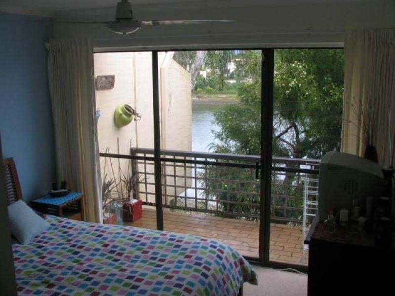 111 Markeri Street, Mermaid Waters QLD 4218