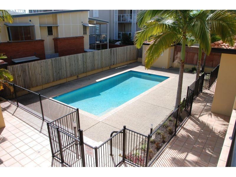 12 Lloyd Street, Southport QLD 4215