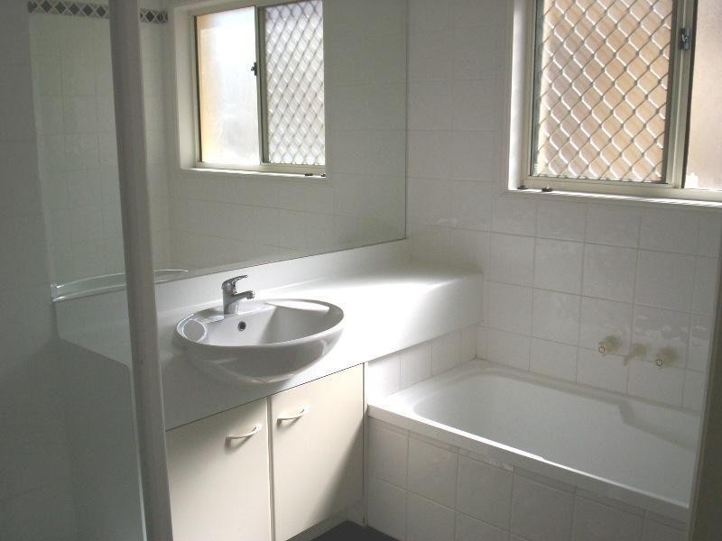 2 Langport Parade, Mudgeeraba QLD 4213