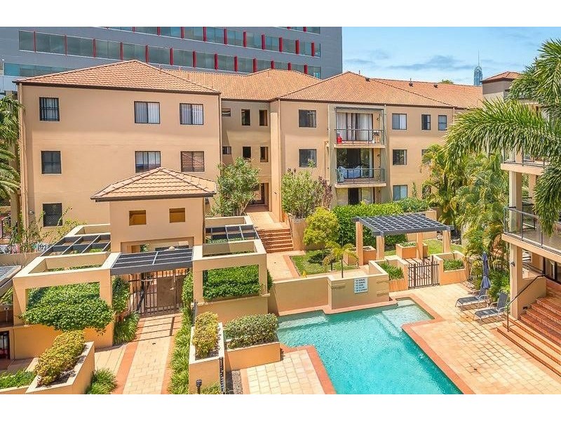 24 Slatyer Avenue, Bundall QLD 4217