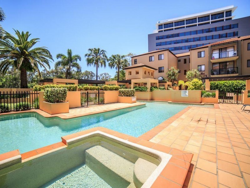 24 Slatyer Avenue, Bundall QLD 4217