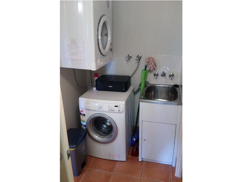 24 Slatyer Avenue, Bundall QLD 4217