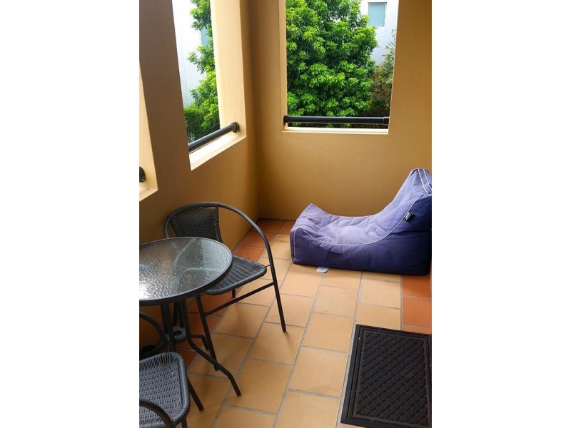 24 Slatyer Avenue, Bundall QLD 4217