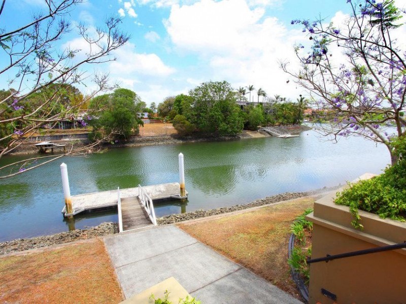 24 Slatyer Avenue, Bundall QLD 4217