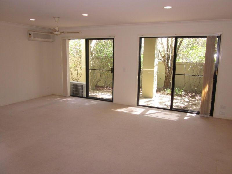 5 Mews WEST /99-101 Heeb Street, Benowa QLD 4217