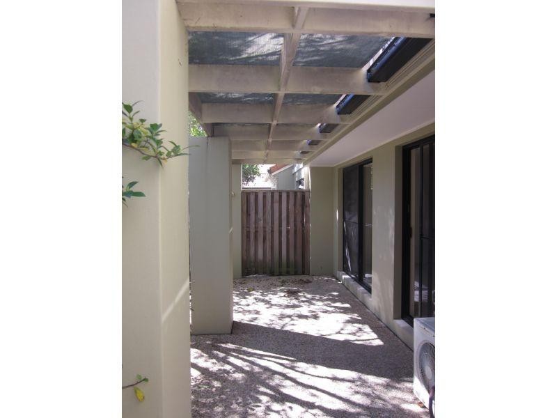5 Mews WEST /99-101 Heeb Street, Benowa QLD 4217