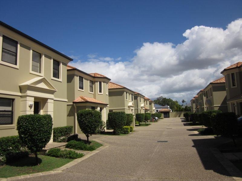 5 Mews WEST /99-101 Heeb Street, Benowa QLD 4217