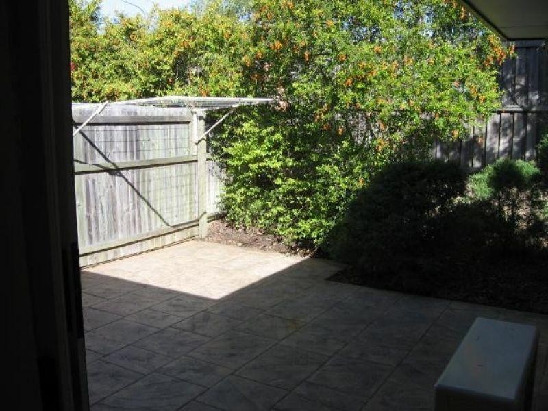 8 Honeysuckle Way, Calamvale QLD 4116